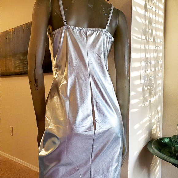 NWT METALLIC SILVER COCKTAIL DRESS - Picture 3 of 4
